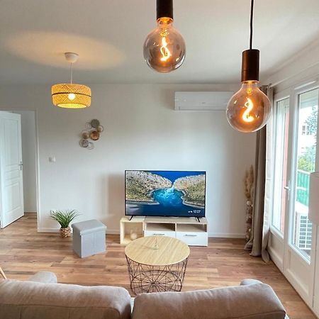 Bel Appartement Meyzieu Centre Proche Tramway Dış mekan fotoğraf